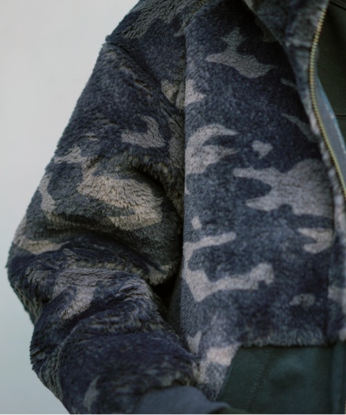 AVIREX(アヴィレックス)の「カモプリント シャギーボンディング ジップフーディー/ CAMO PRINT SHAGGY BONDING ZIP HOODIE(ブルゾン・レディース・グリーン系カモフラージュ/Black・FREE)」の9枚目の写真