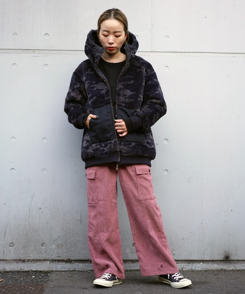 AVIREX(アヴィレックス)の「カモプリント シャギーボンディング ジップフーディー/ CAMO PRINT SHAGGY BONDING ZIP HOODIE(ブルゾン・レディース・グリーン系カモフラージュ/Black・FREE)」の10枚目の写真