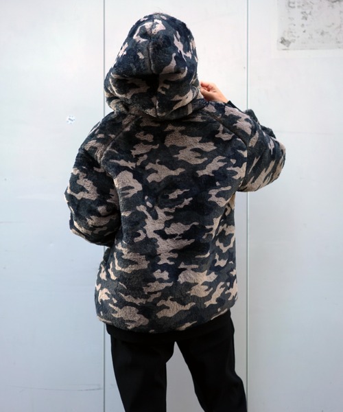 AVIREX(アヴィレックス)の「カモプリント シャギーボンディング ジップフーディー/ CAMO PRINT SHAGGY BONDING ZIP HOODIE(ブルゾン・レディース・グリーン系カモフラージュ/Black・FREE)」の15枚目の写真