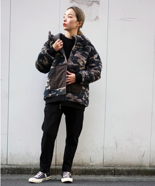 AVIREX(アヴィレックス)の「カモプリント シャギーボンディング ジップフーディー/ CAMO PRINT SHAGGY BONDING ZIP HOODIE(ブルゾン・レディース・グリーン系カモフラージュ/Black・FREE)」の16枚目の写真
