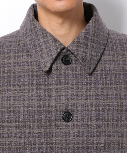 LAKOLE（ラコレ）の「チェック柄ウーリーテックステンカラーコート / 215636（ステンカラーコート・メンズ・ベージュ/チャコール・SMALL/MEDIUM/LARGE）」の9枚目の写真