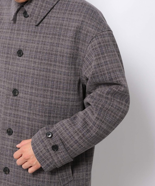 LAKOLE（ラコレ）の「チェック柄ウーリーテックステンカラーコート / 215636（ステンカラーコート・メンズ・ベージュ/チャコール・SMALL/MEDIUM/LARGE）」の5枚目の写真