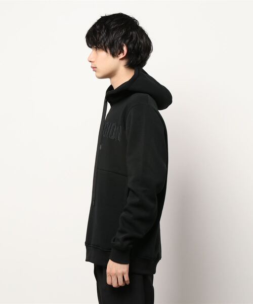 SHELLAC（シェラック）の「シェラック/SHELLAC シールファー刺繍プルパーカー（パーカー・メンズ・ブラック・MEDIUM/LARGE）」の2枚目の写真