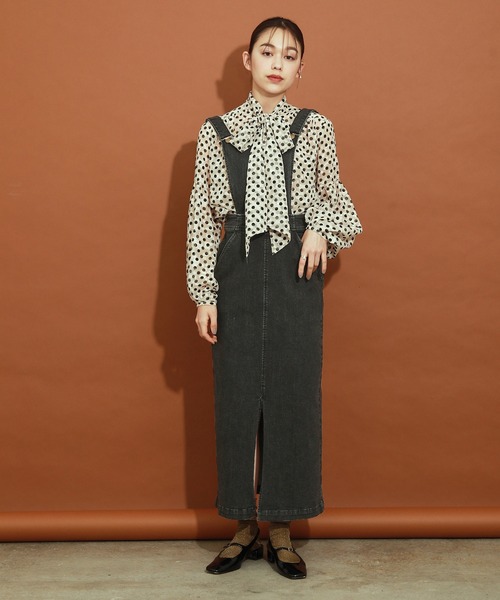 MADEMOISELLE ROPE'（マドモアゼル ロペ）の「<春まで使える>【MR Jeans】2way デニムサロペットスカート（サロペット/オーバーオール・レディース・ブラック/ブラウン系その他2・38/36）」の3枚目の写真