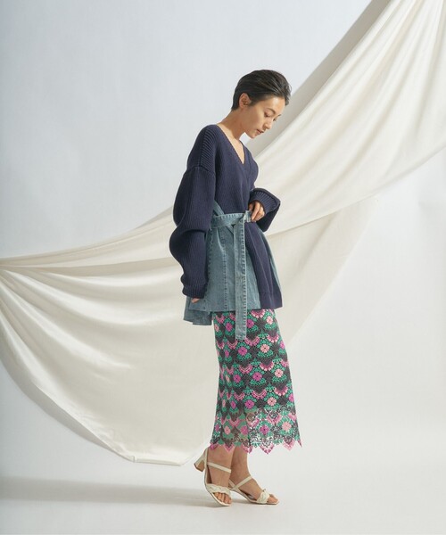 GRACE CONTINENTAL（グレースコンチネンタル）の「デニムフレアニットトップ（ニット/セーター・レディース・ブルー/ブラック・36）」の3枚目の写真