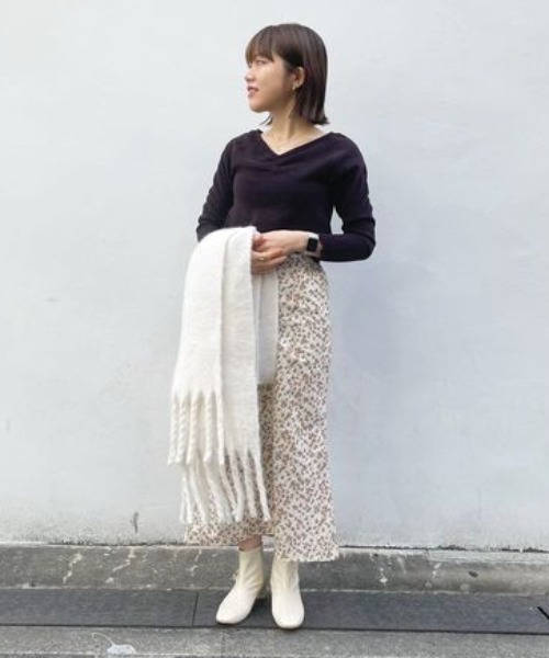 flower（フラワー）の「バウンスマフラー（マフラー・レディース・アイボリー/グレー/ベージュ・FREE）」の4枚目の写真