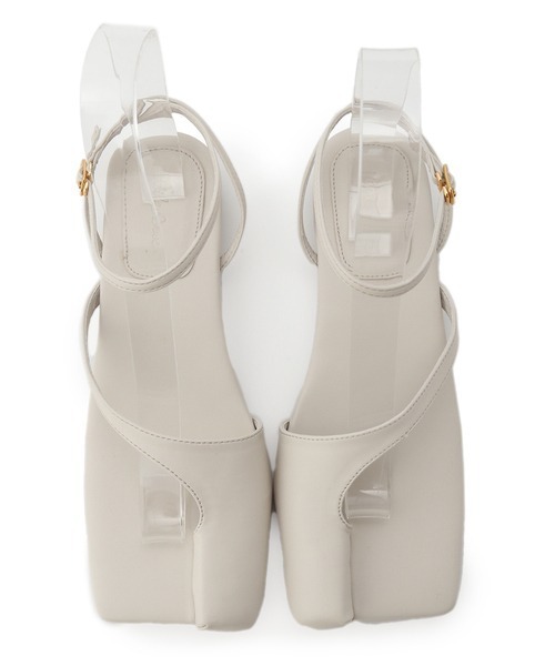 Mila Owen（ミラオーウェン）の「トングストラップフラットサンダル（サンダル・レディース・アイボリー/カーキ/ブラック・38/37/36）」の11枚目の写真