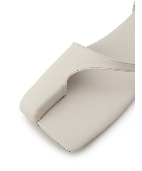 Mila Owen（ミラオーウェン）の「トングストラップフラットサンダル（サンダル・レディース・アイボリー/カーキ/ブラック・38/37/36）」の6枚目の写真