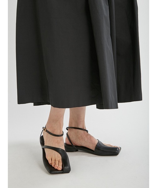 Mila Owen（ミラオーウェン）の「トングストラップフラットサンダル（サンダル・レディース・アイボリー/カーキ/ブラック・38/37/36）」の9枚目の写真