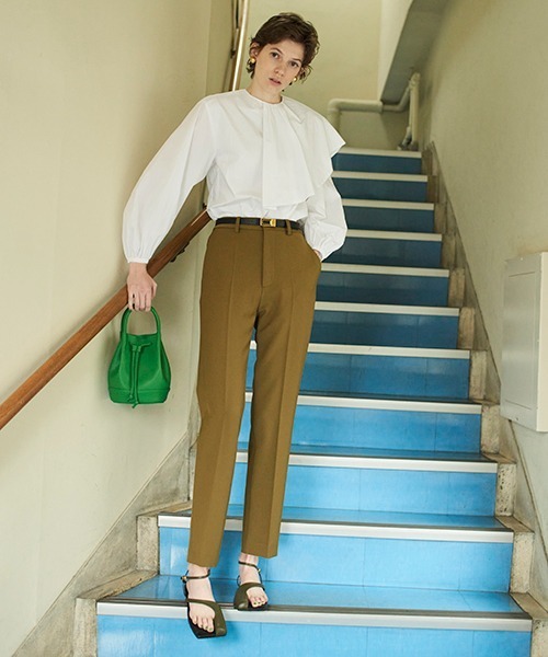 Mila Owen（ミラオーウェン）の「トングストラップフラットサンダル（サンダル・レディース・アイボリー/カーキ/ブラック・38/37/36）」の13枚目の写真