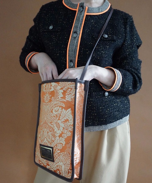 intoxic.(イントキシック)の「DAMASK JACQUARD CROSS CARRY クロスキャリー(ショルダーバッグ・レディース・ブラック/オレンジ/ブルー・FREE)」の19枚目の写真