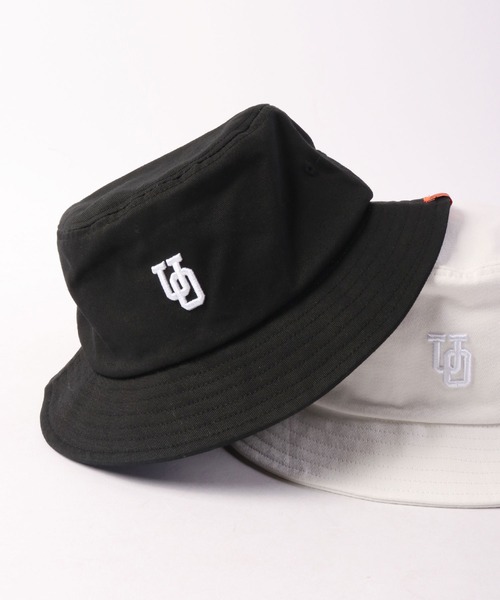 UNIVERSAL OVERALL（ユニバーサルオーバーオール）の「UNIVERSAL OVERALL ユニバーサルオーバーオール カレッジ ロゴ 立体刺繍 バケットハット（ハット・メンズ・ブラック/アイボリー/グリーン・FREE）」の2枚目の写真