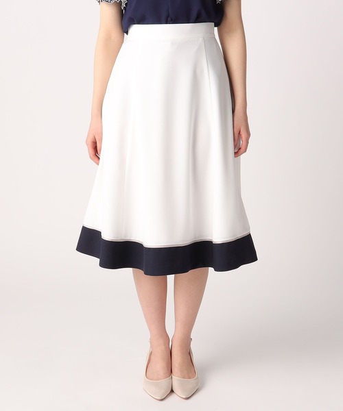 LAISSE PASSE（レッセパッセ）の「バイカラーフレアスカート（スカート・レディース・ベージュ/ネイビー/アイボリー・SMALL/MEDIUM）」の5枚目の写真