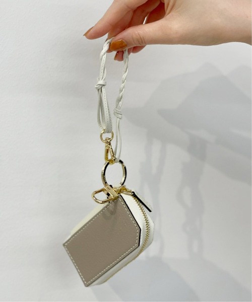 Spick & Span（スピックアンドスパン）の「≪追加≫【L'arcobaleno / ラルコバレーノ】 別注スマートキーケース（キーホルダー・レディース・グリーン/ベージュ系その他/ベージュ・FREE）」の2枚目の写真