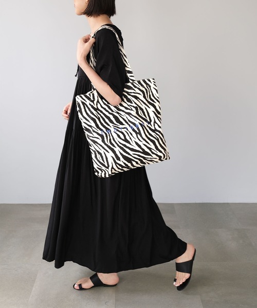 ＡＮＤＪ（アンドジェイ）の「ゼブラ柄ヒョウ柄ロゴ刺繍トートバッグ（トートバッグ・レディース・ゼブラ/レオパード・M）」の3枚目の写真