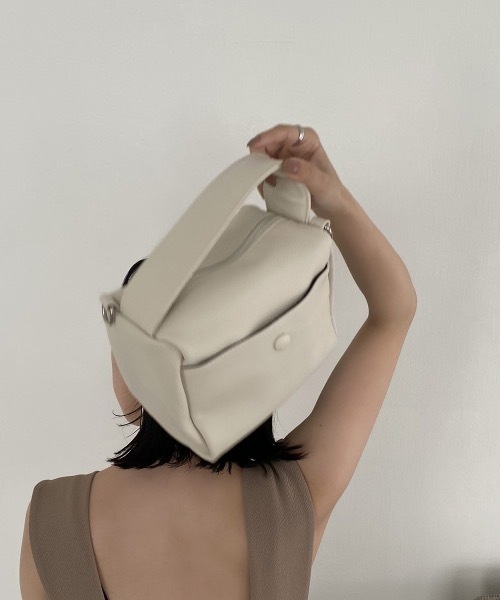 lawgy(ラウジー)の「minimum box 2way bag(ハンドバッグ・レディース・ブラック/オフホワイト/グリーン・FREE)」の2枚目の写真