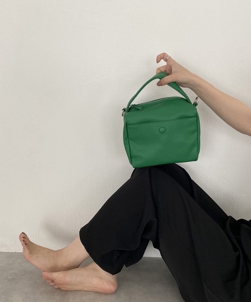 lawgy(ラウジー)の「minimum box 2way bag(ハンドバッグ・レディース・ブラック/オフホワイト/グリーン・FREE)」の4枚目の写真