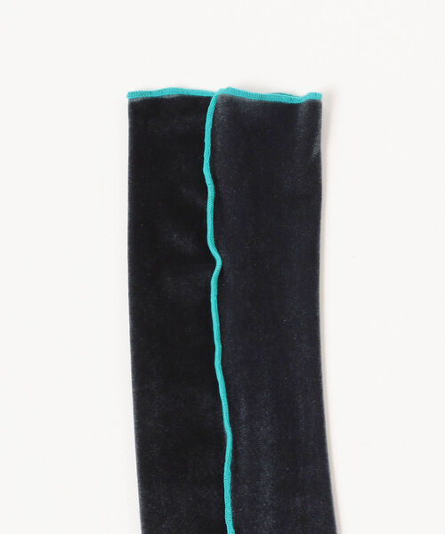 Ray BEAMS（レイビームス）の「TRICOTE / MELLOW VELOR HIGH SOCKS（ソックス/靴下・レディース・チャコールグレー/オフホワイト/ピンク・ONE SIZE）」の4枚目の写真