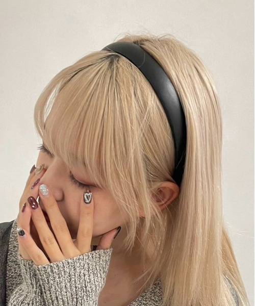 kutir（クティール）の「kutirlune／スリムクラシックカチューシャ（カチューシャ・レディース・ブラック/ダークブラウン・FREE）」の2枚目の写真