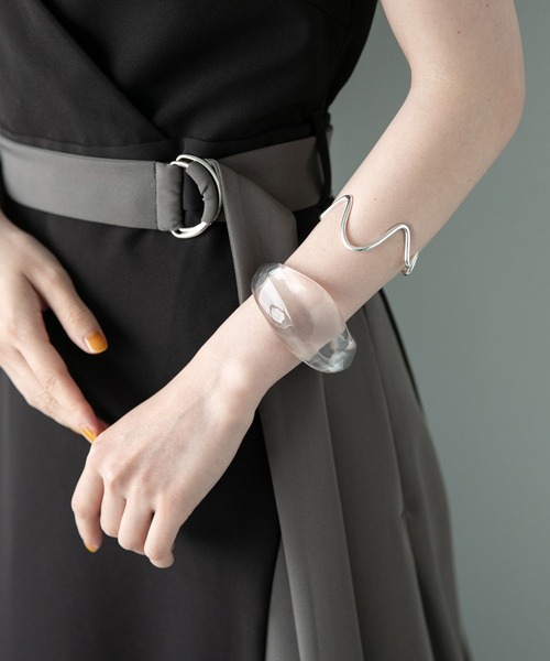 HARE（ハレ）の「2Pメタルクリアバングル(HARE)（バングル