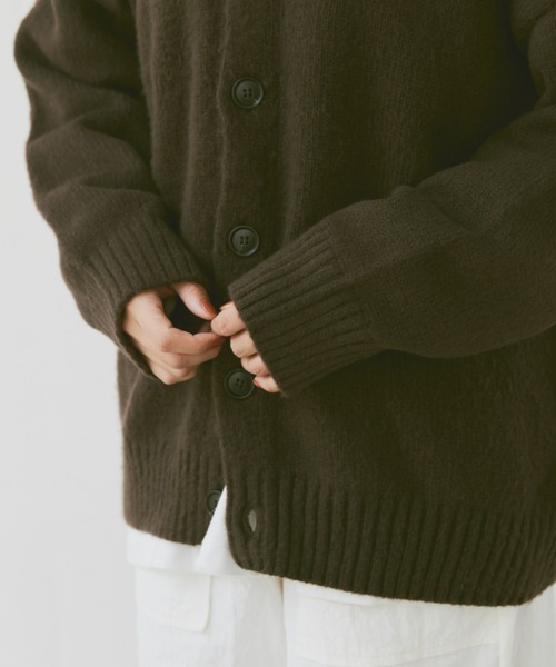 flaner（フラネ）の「Loose mohair like cardigan/ルーズモヘアライクカーディガン（カーディガン/ボレロ・レディース・オフホワイト/ダークブラウン/イエロー・MEDIUM/LARGE）」の5枚目の写真