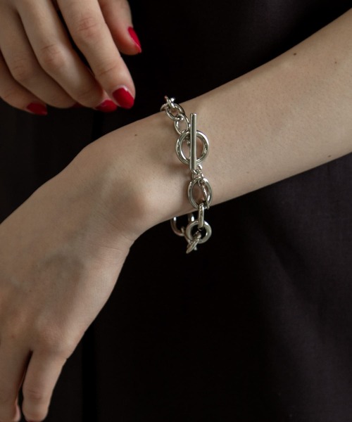SMELLY（スメリー）の「オーバルチェーンアシメブレスレット（ブレスレット・レディース・シルバー・-）」の4枚目の写真