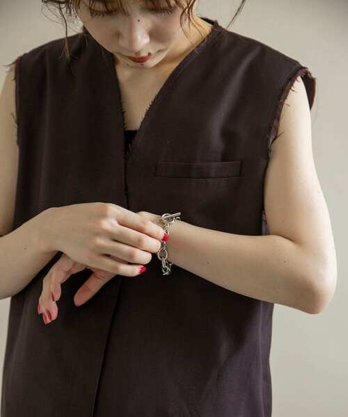 SMELLY（スメリー）の「オーバルチェーンアシメブレスレット（ブレスレット・レディース・シルバー・-）」の3枚目の写真