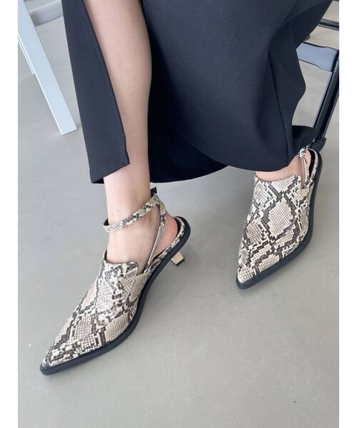 EMODA(エモダ)の「ハーフカバーカットシューズ(パンプス・レディース・ブラック/その他・SMALL/MEDIUM/LARGE)」の8枚目の写真