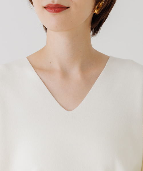 Rouge vif Anna(ルージュヴィフアンナ)の「スムースニットプルオーバー(ニット/セーター・レディース・ブラック/アイボリー/モカ・フリー)」の16枚目の写真