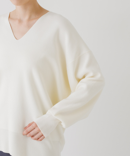 Rouge vif Anna(ルージュヴィフアンナ)の「スムースニットプルオーバー(ニット/セーター・レディース・ブラック/アイボリー/モカ・フリー)」の17枚目の写真