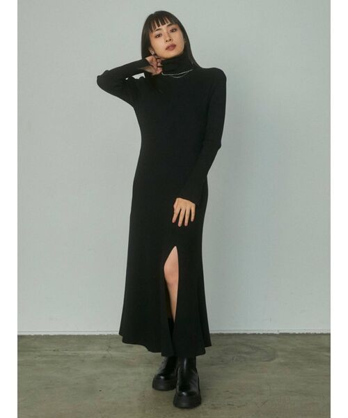 EMODA(エモダ)の「ハイネックスリットニットロングワンピース(ワンピース・レディース・グレー/ベージュ/ブルー/ブラック・FREE)」の17枚目の写真