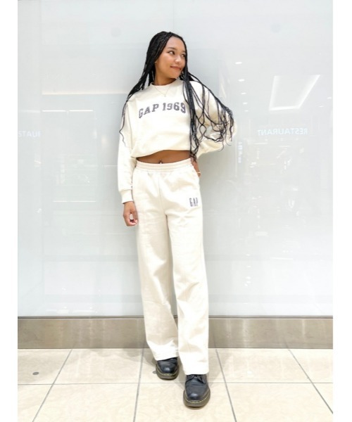 GAP（ギャップ）の「ヴィンテージソフト GAP1969ロゴ ボーイフレンド スウェット・トレーナー（スウェット・レディース・ブラック/ベージュ・XXS/L/S/XS/M/XL）」の15枚目の写真