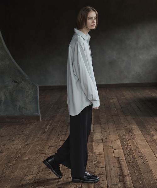emmi atelier 24SS ewcルーズシルエットシャツ