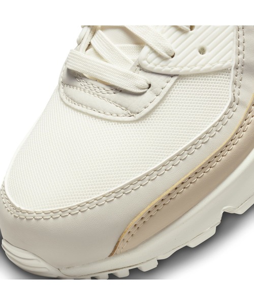 NIKE(ナイキ)の「ナイキ エア マックス 90 ウィメンズシューズ / Nike Air Max 90 Women's Shoes<22-29cm 展開>(スニーカー・レディース・クリーム・22.5/23.5/24.5/26.5/26/24/25/25.5/23/27/28.5/28/29/27.5/22)」の7枚目の写真