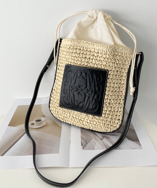 moment+（モーメントプラス）の「フェイクレザーロゴペーパー