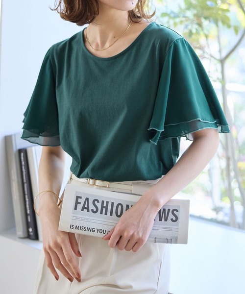 Viola e Viola（ヴィオラエヴィオラ）の「袖シフォンゆるＴシャツ（Tシャツ/カットソー・レディース・キャメル/ネイビー/ブルー系その他/ブラック系その他/ライトグレー/イエロー/カーキ/チャコール/ラベンダー/オフホワイト/ベージュ/ブラック/ピンク/ミント/ダークグレー/ブラック系その他2/ダークグリーン/ドット・XXX-LARGE/MEDIUM/XXXX-LARGE/XX-LARGE/LARGE/X-LARGE）」の9枚目の写真