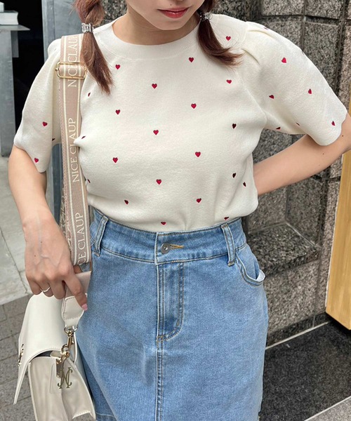 one after another NICE CLAUP（ワンアフターアナザーナイスクラップ）の「ハート刺繍パフスリーブニット（ニット/セーター・レディース・ブラック/アイボリー/杢グレー・FREE）」の3枚目の写真
