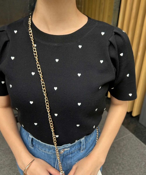 one after another NICE CLAUP（ワンアフターアナザーナイスクラップ）の「ハート刺繍パフスリーブニット（ニット/セーター・レディース・ブラック/アイボリー/杢グレー・FREE）」の9枚目の写真