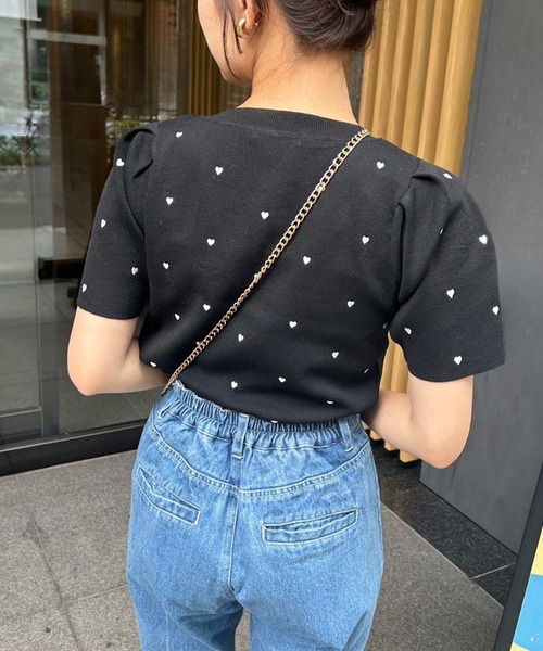 one after another NICE CLAUP（ワンアフターアナザーナイスクラップ）の「ハート刺繍パフスリーブニット（ニット/セーター・レディース・ブラック/アイボリー/杢グレー・FREE）」の10枚目の写真