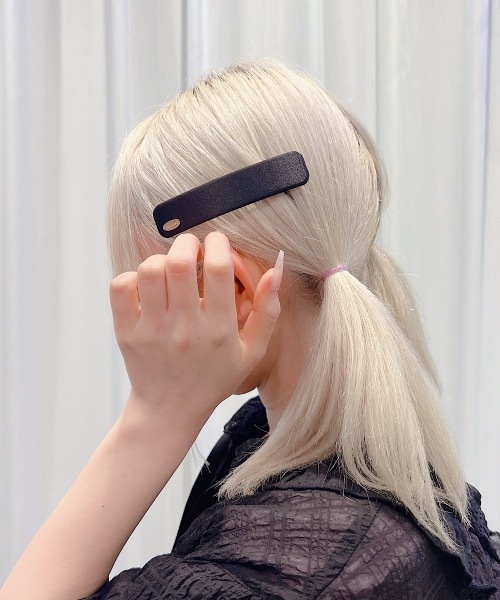 lilLilly（リルリリー）の「サテンスクエアヘアバレッタ(2set)（バレッタ/ヘアクリップ・レディース・ホワイト/ブラック/パープル/ピンク・FREE）」の5枚目の写真