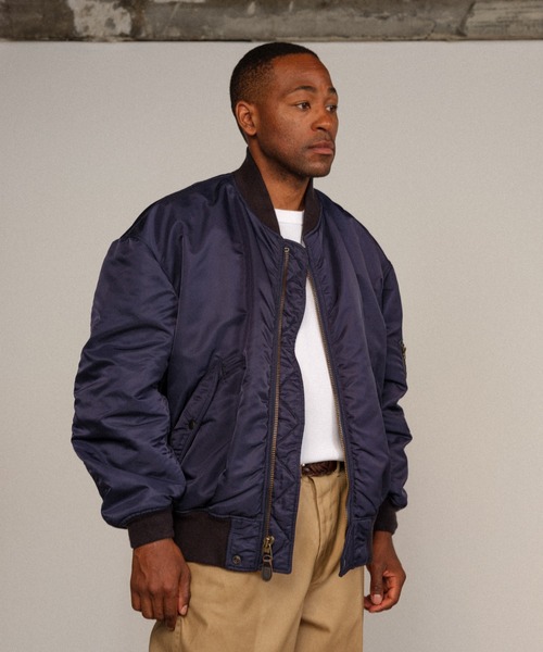 ADAM ET ROPE'（アダムエロペ）の「【WILD LIFE TAILOR】オーバーサイズ L-2 フライト ジャケット サスティナブル（ミリタリージャケット・メンズ・ネイビー/ブラック・M/L）」の3枚目の写真