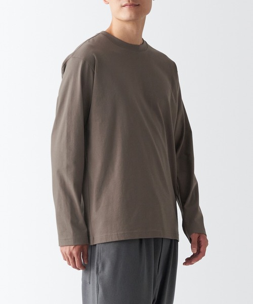 無印良品(ムジルシリョウヒン)の「天竺編みクルーネック長袖Tシャツ(Tシャツ/カットソー・メンズ・ブラック/ホワイト/イエロー系2/ブラック系/ブラック系2/カーキ系5/ブラウン系3/グレー系その他/グレー/ブルー系2/チャコールグレー/レッド・L/M/XL/S/XXL/XS)」の8枚目の写真