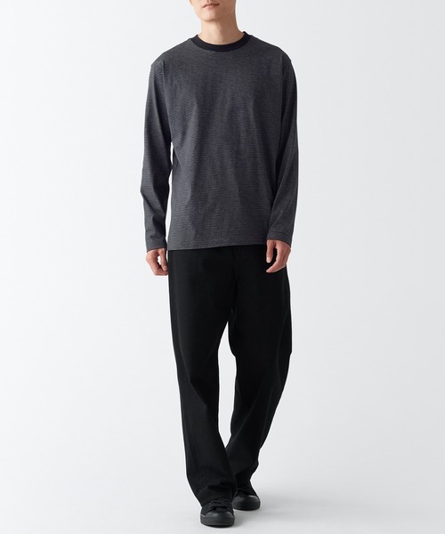 無印良品(ムジルシリョウヒン)の「天竺編みクルーネック長袖Tシャツ(Tシャツ/カットソー・メンズ・ブラック/ホワイト/イエロー系2/ブラック系/ブラック系2/カーキ系5/ブラウン系3/グレー系その他/グレー/ブルー系2/チャコールグレー/レッド・L/M/XL/S/XXL/XS)」の15枚目の写真