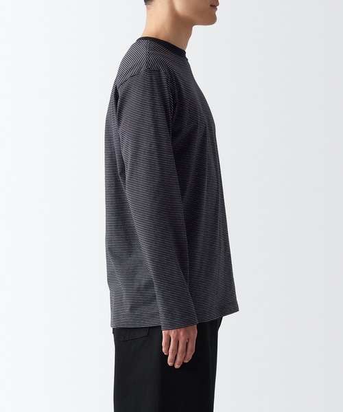 無印良品(ムジルシリョウヒン)の「天竺編みクルーネック長袖Tシャツ(Tシャツ/カットソー・メンズ・ブラック/ホワイト/イエロー系2/ブラック系/ブラック系2/カーキ系5/ブラウン系3/グレー系その他/グレー/ブルー系2/チャコールグレー/レッド・L/M/XL/S/XXL/XS)」の16枚目の写真