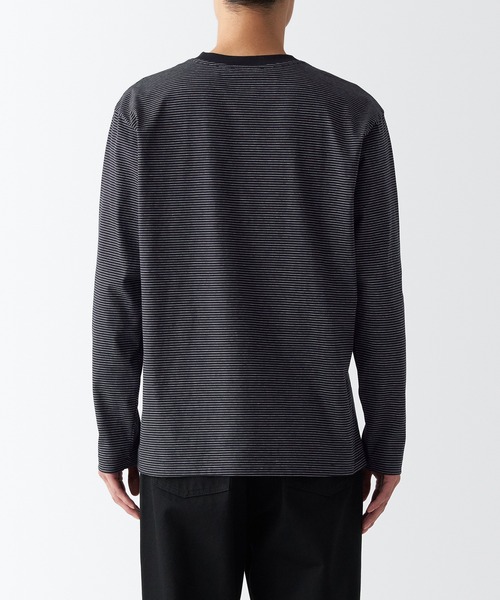 無印良品(ムジルシリョウヒン)の「天竺編みクルーネック長袖Tシャツ(Tシャツ/カットソー・メンズ・ブラック/ホワイト/イエロー系2/ブラック系/ブラック系2/カーキ系5/ブラウン系3/グレー系その他/グレー/ブルー系2/チャコールグレー/レッド・L/M/XL/S/XXL/XS)」の17枚目の写真