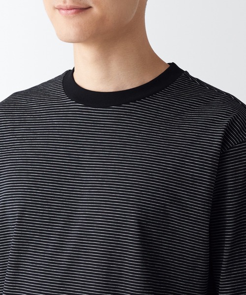 無印良品(ムジルシリョウヒン)の「天竺編みクルーネック長袖Tシャツ(Tシャツ/カットソー・メンズ・ブラック/ホワイト/イエロー系2/ブラック系/ブラック系2/カーキ系5/ブラウン系3/グレー系その他/グレー/ブルー系2/チャコールグレー/レッド・L/M/XL/S/XXL/XS)」の18枚目の写真