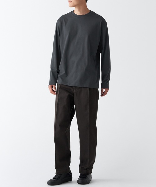 無印良品(ムジルシリョウヒン)の「天竺編みクルーネック長袖Tシャツ(Tシャツ/カットソー・メンズ・ブラック/ホワイト/イエロー系2/ブラック系/ブラック系2/カーキ系5/ブラウン系3/グレー系その他/グレー/ブルー系2/チャコールグレー/レッド・L/M/XL/S/XXL/XS)」の21枚目の写真