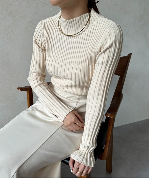 Thevon（ゼボン）の「袖スリット裏リブハイネックニット（ニット/セーター・レディース・ピンク/ブラック/グリーン/アイボリー/ベージュ・FREE）」の2枚目の写真