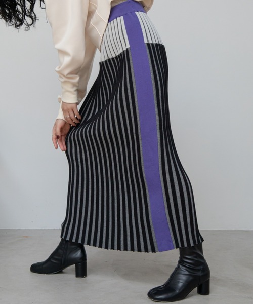 VACANCY（ヴァカンシー）の「プレーティング配色リブニットスカート（スカート・レディース・ブラック/ブラウン・FREE）」の2枚目の写真