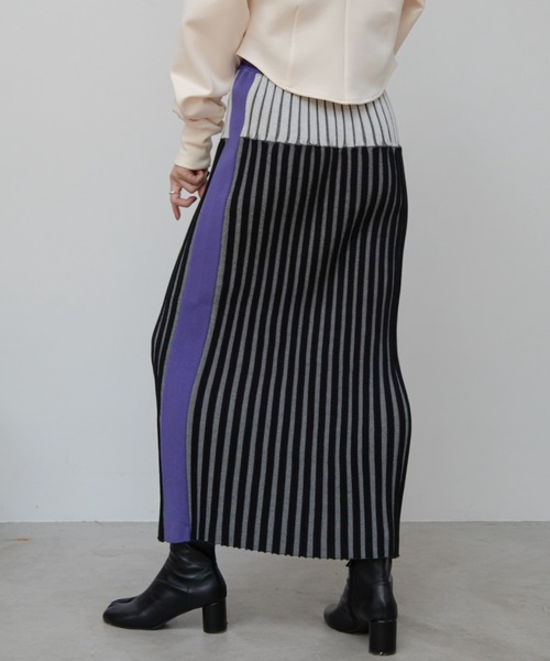 VACANCY（ヴァカンシー）の「プレーティング配色リブニットスカート（スカート・レディース・ブラック/ブラウン・FREE）」の14枚目の写真